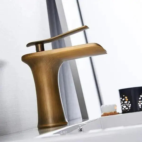 DecorBites™ Mai - Single Handle Gold Bathroom Faucet