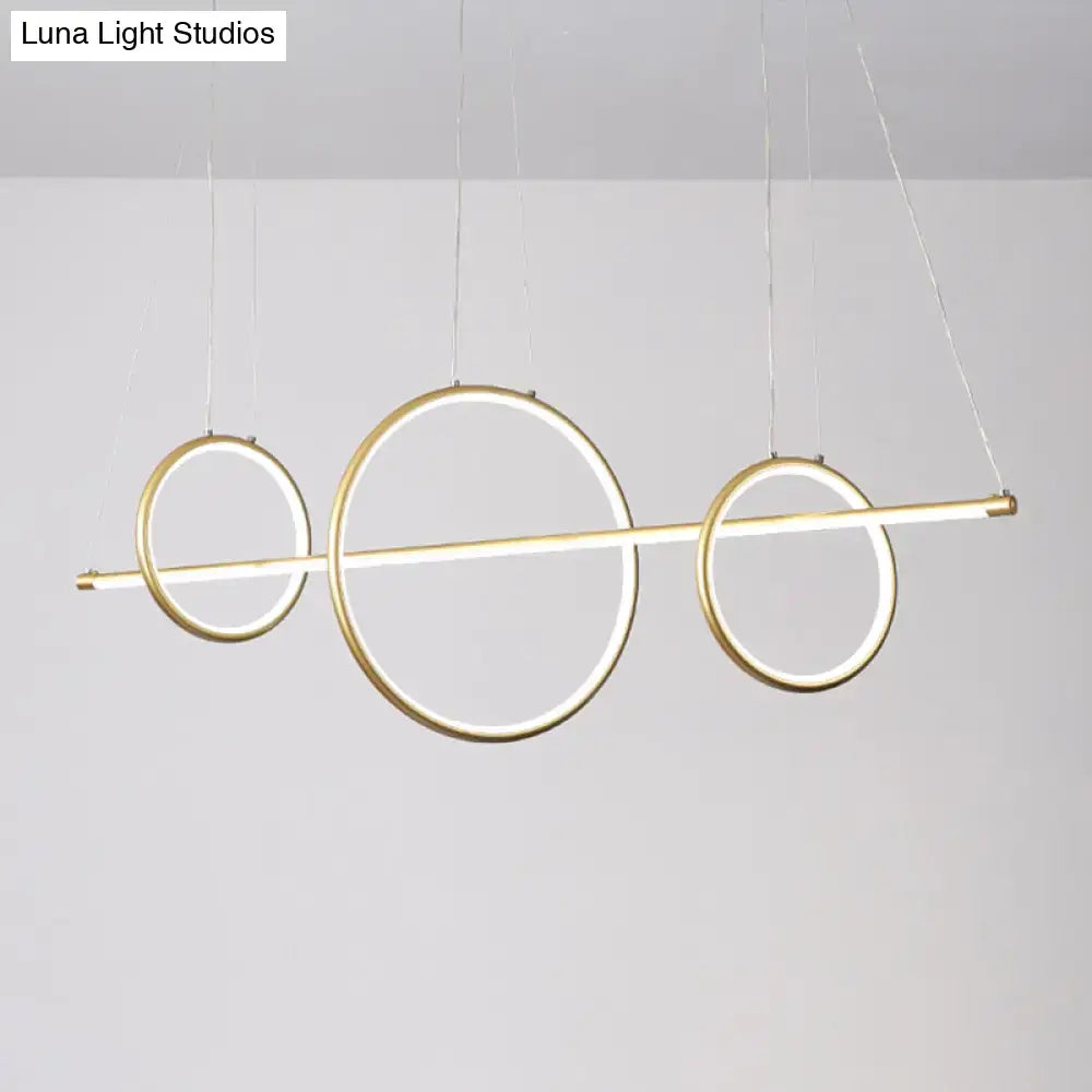 مصباح DecorBites™ المتدلي المصنوع من الأكريليك بتصميم بسيط LED باللون الأسود/الذهبي، إضاءة دافئة/بيضاء - عرض 35.5 بوصة/43 بوصة