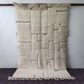 Cream-colored textured wool beni ouarain rug with geometric patchwork and fringed edges moroccan handmade 2.5m x 1.5m