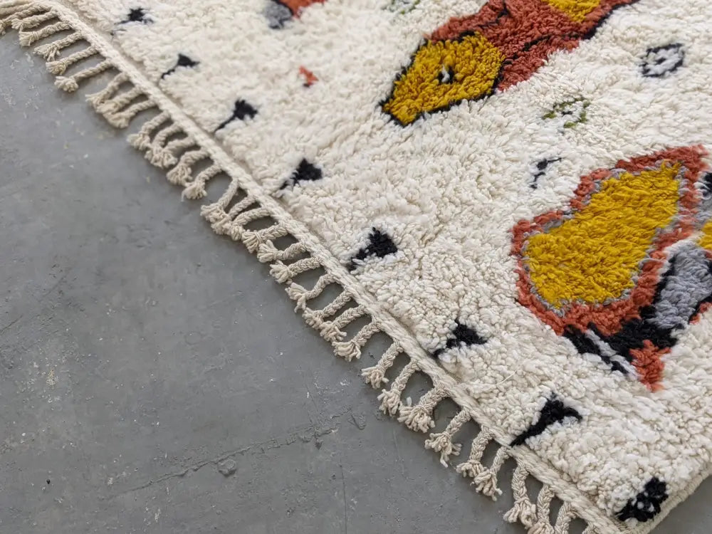 سجادة أزلال مغربية تقليدية مصنوعة يدويًا من DecorBites™ مقاس 242 × 154 سم