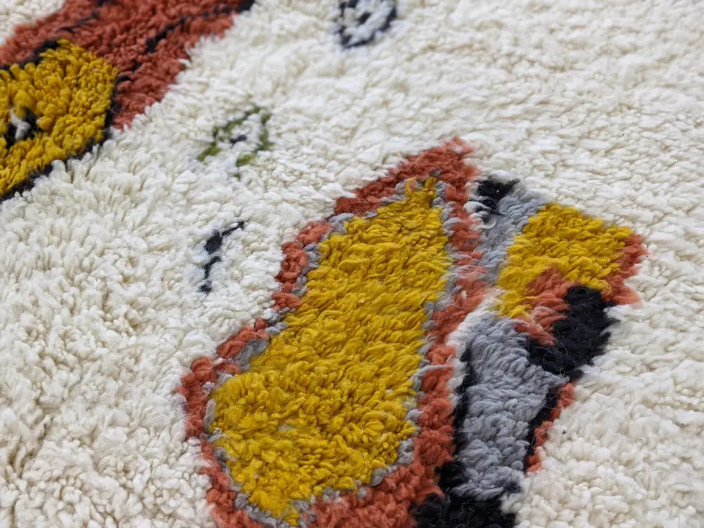 سجادة أزلال مغربية تقليدية مصنوعة يدويًا من DecorBites™ مقاس 242 × 154 سم