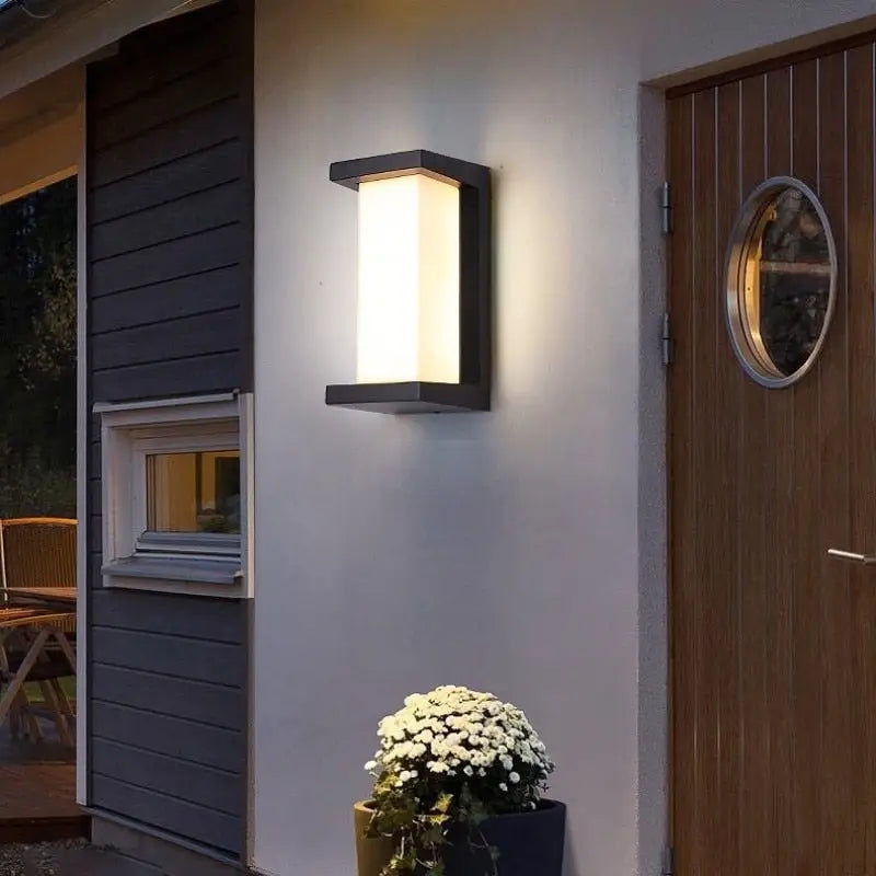 مصباح الشرفة الخارجي DecorBites™ LED يعمل بالحركة