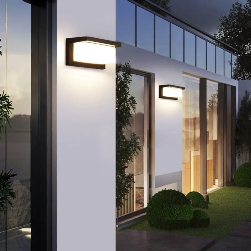 مصباح الشرفة الخارجي DecorBites™ LED يعمل بالحركة