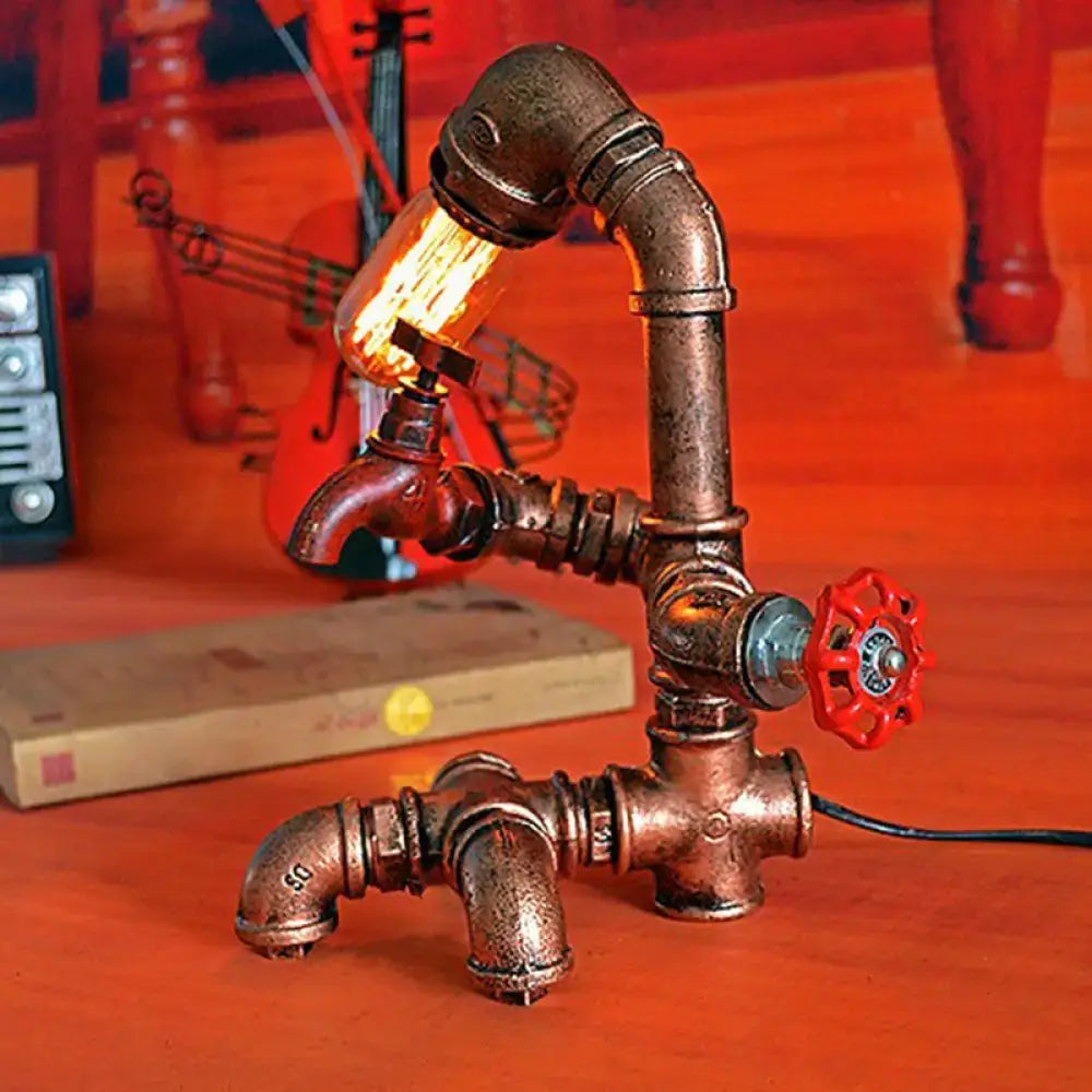 مصباح ليلي معدني صناعي DecorBites™ Pipe Man - مصباح طاولة أحمر صدئ مع لمبة واحدة لغرفة النوم