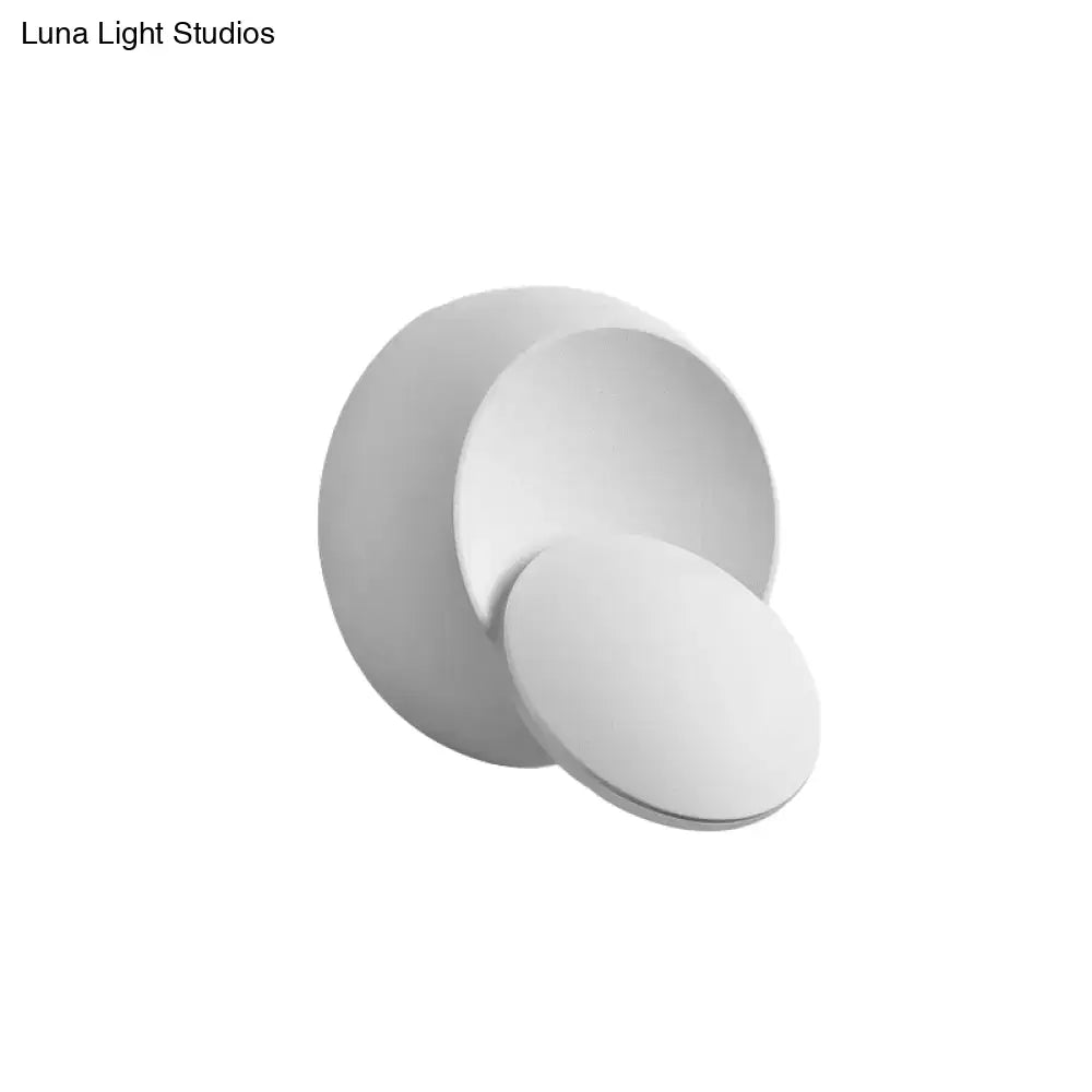 Minimalist black & white circular led wall lamp for stairway