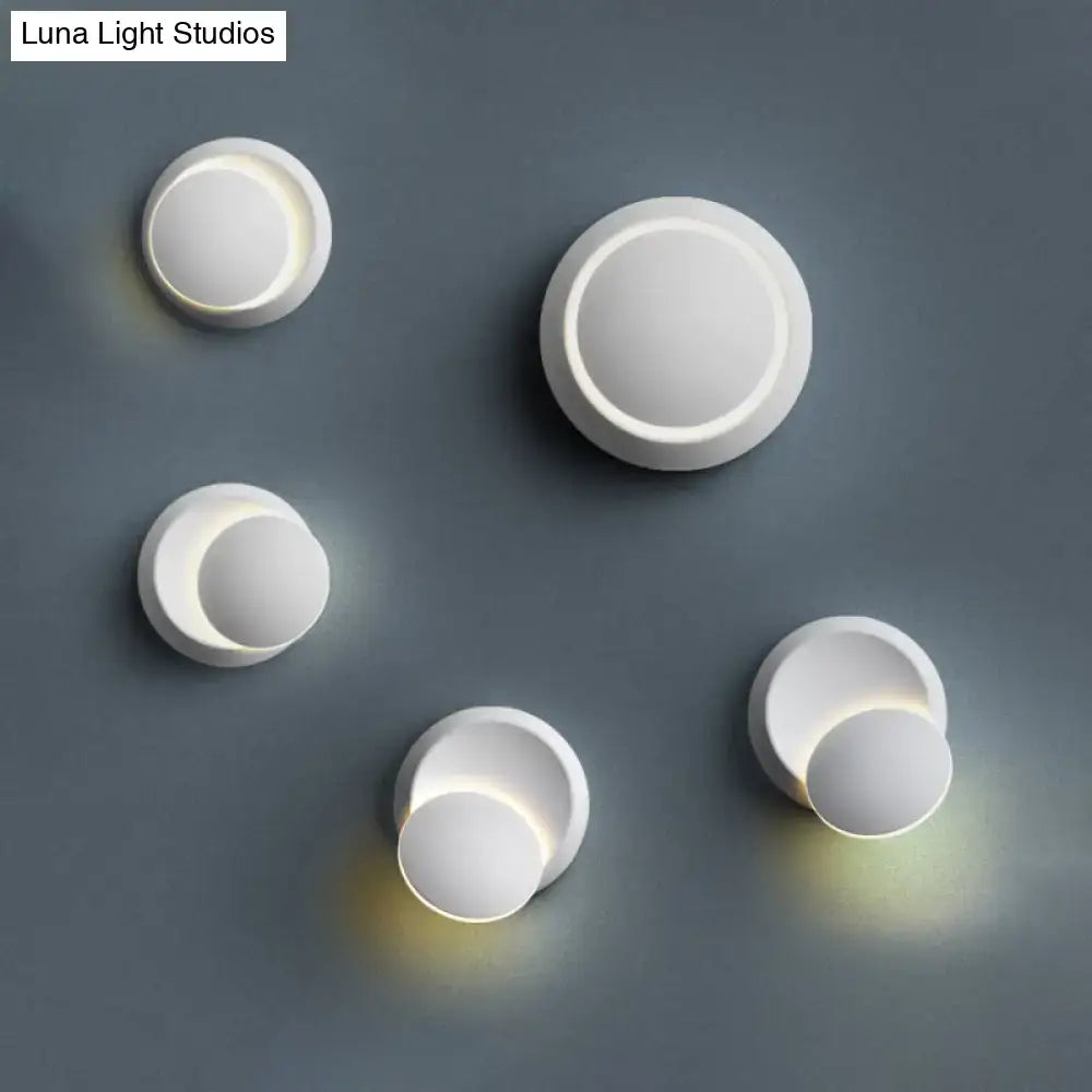 Minimalist black & white circular led wall lamp for stairway