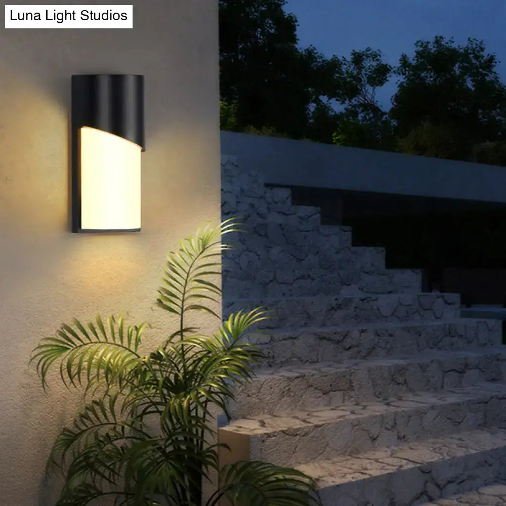 Modern black curved outdoor wall sconce – patio led light