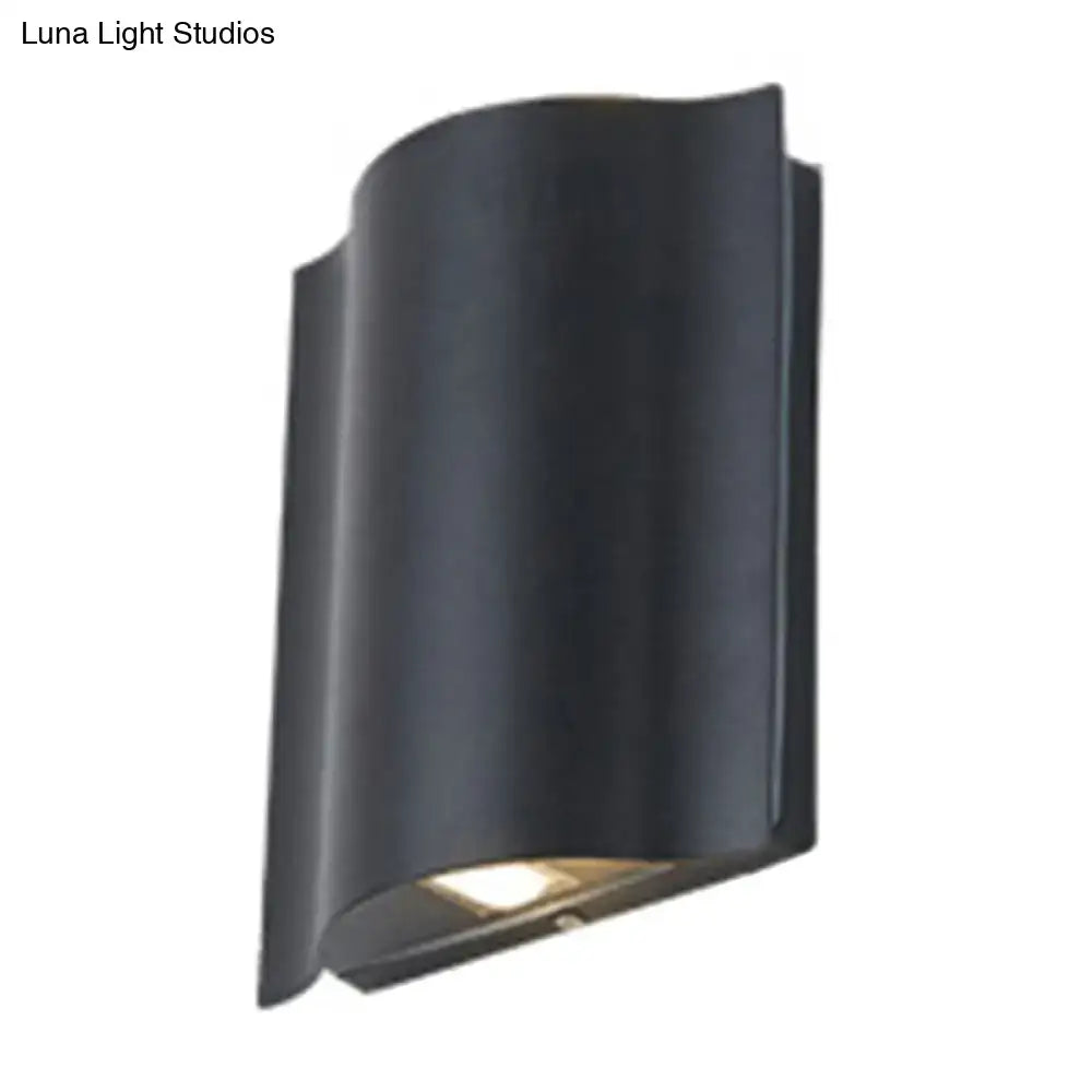 Modern black wavy metal shade wall light – patio warm white light