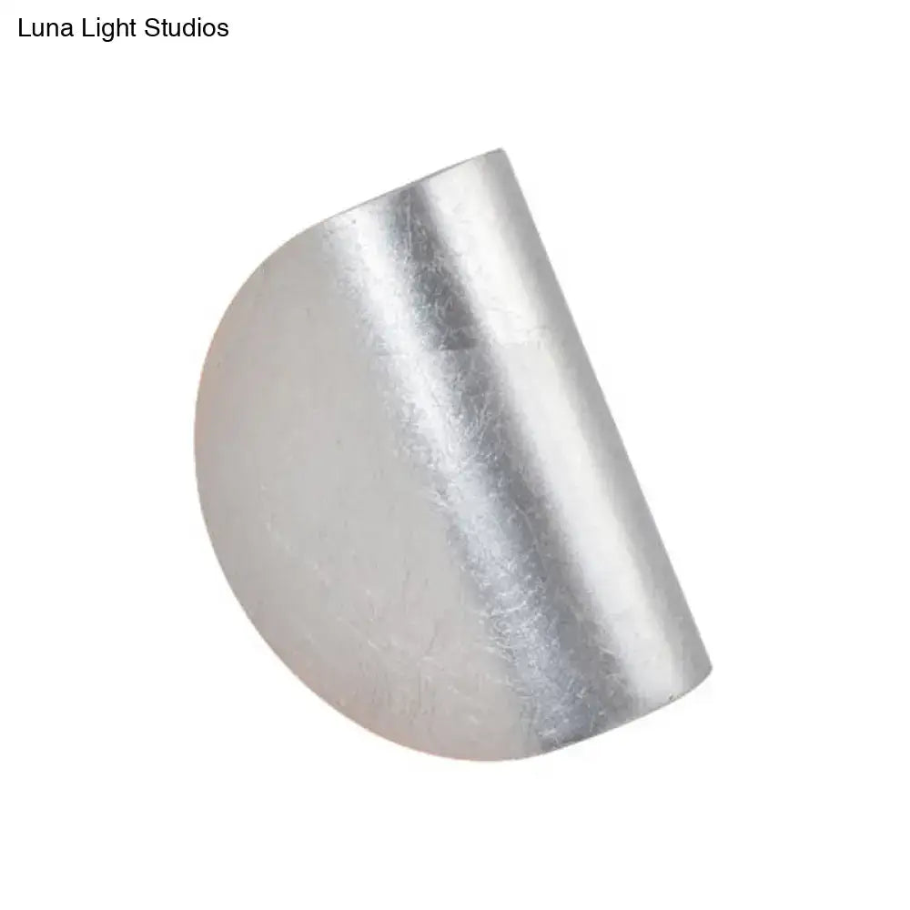 Modern curved gold wall sconce light – bedroom ambient lighting