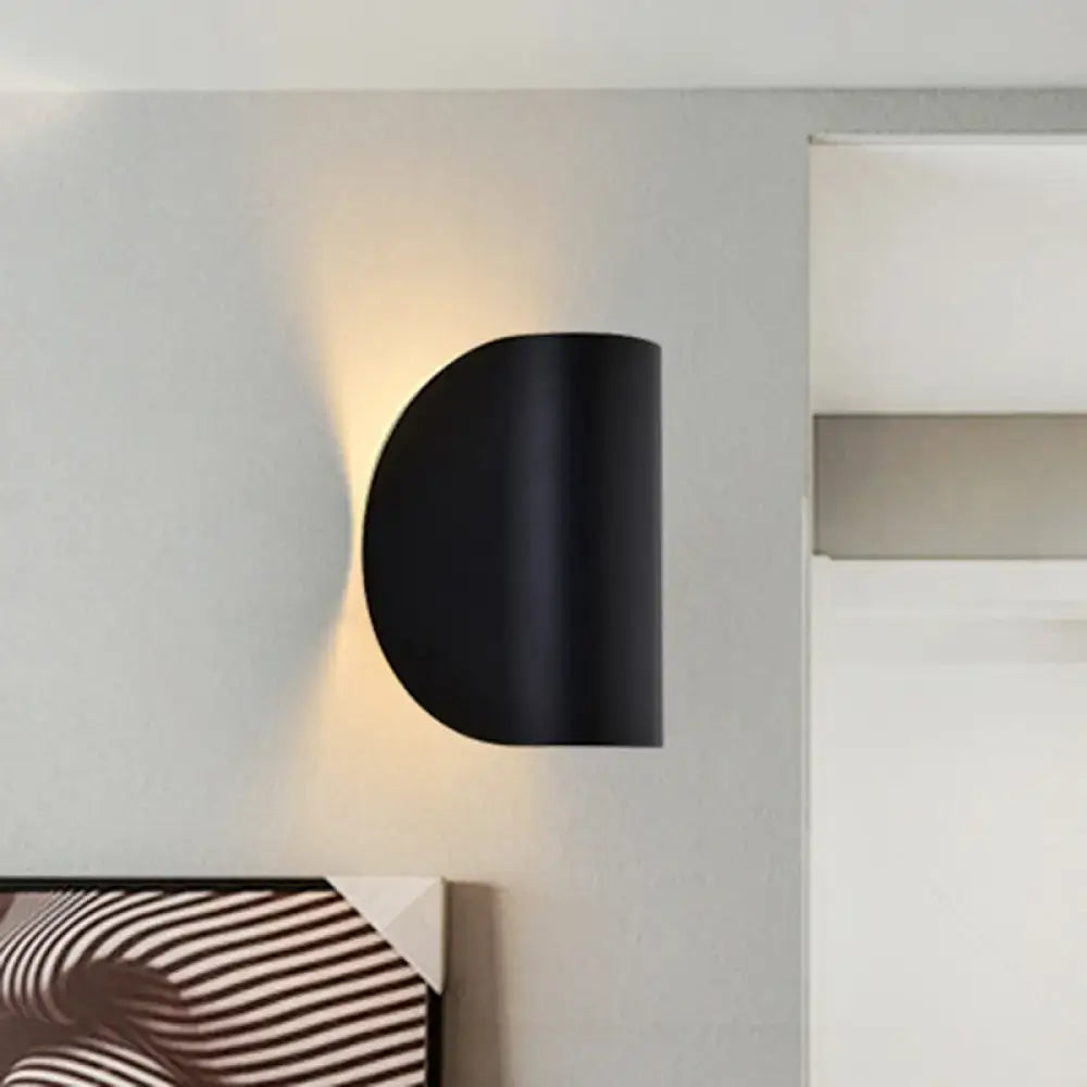Modern curved gold wall sconce light – bedroom ambient lighting