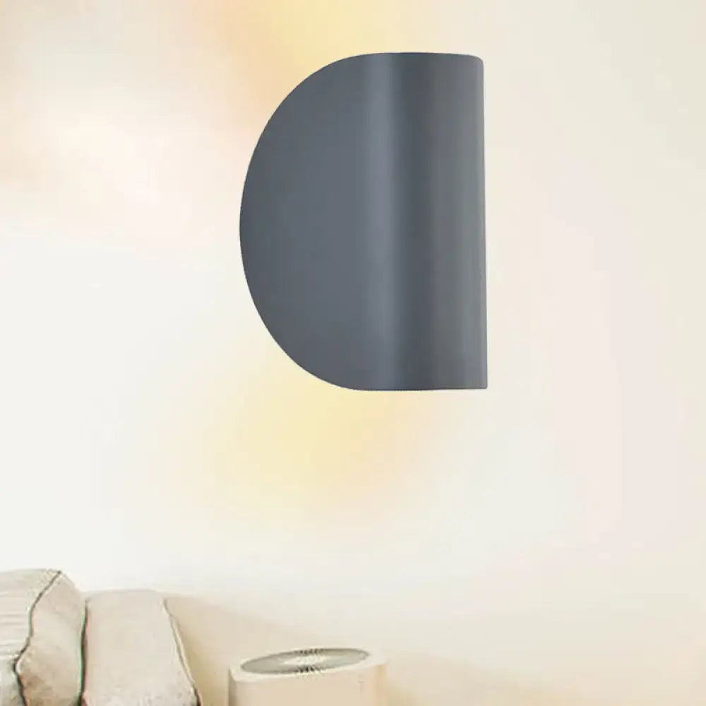 Modern curved gold wall sconce light – bedroom ambient lighting