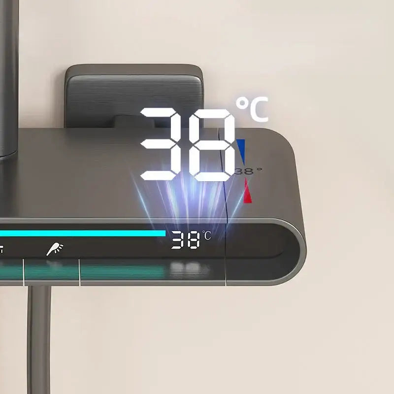 طقم صنبور دش نحاسي أسود مطفأ حديث مع شاشة LED للحمام