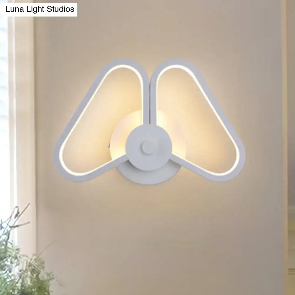 Modern white & black led triangle wall sconce – living room light