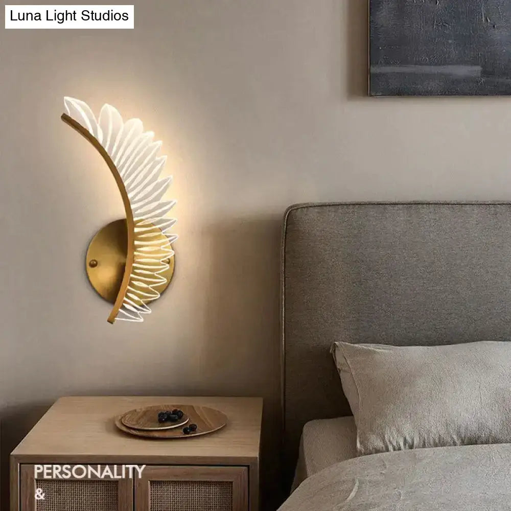 Nordic modern art gold feather wall lamp bedroom sconce