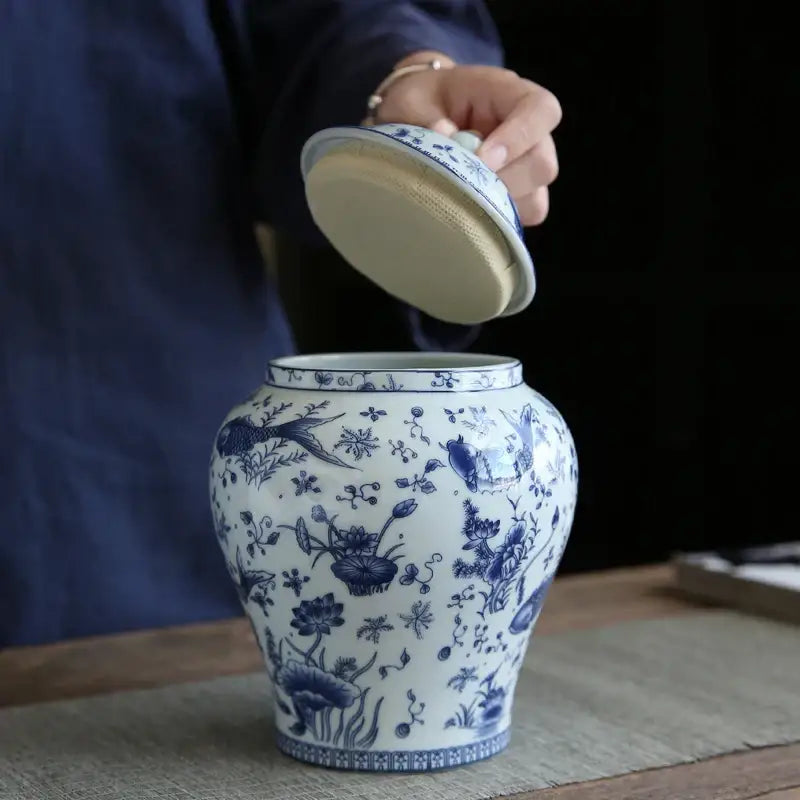 Vintage blue & white porcelain general jar living room storage tank