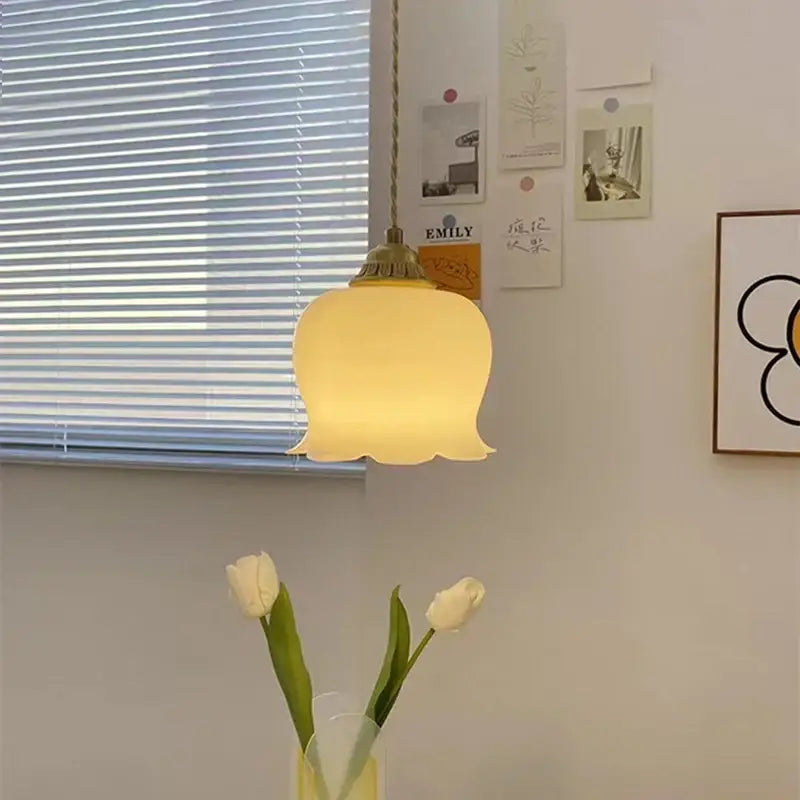 مصباح معلق نحاسي راتنج LED بتصميم زهرة التوليب الصفراء العتيق لغرفة الطعام
